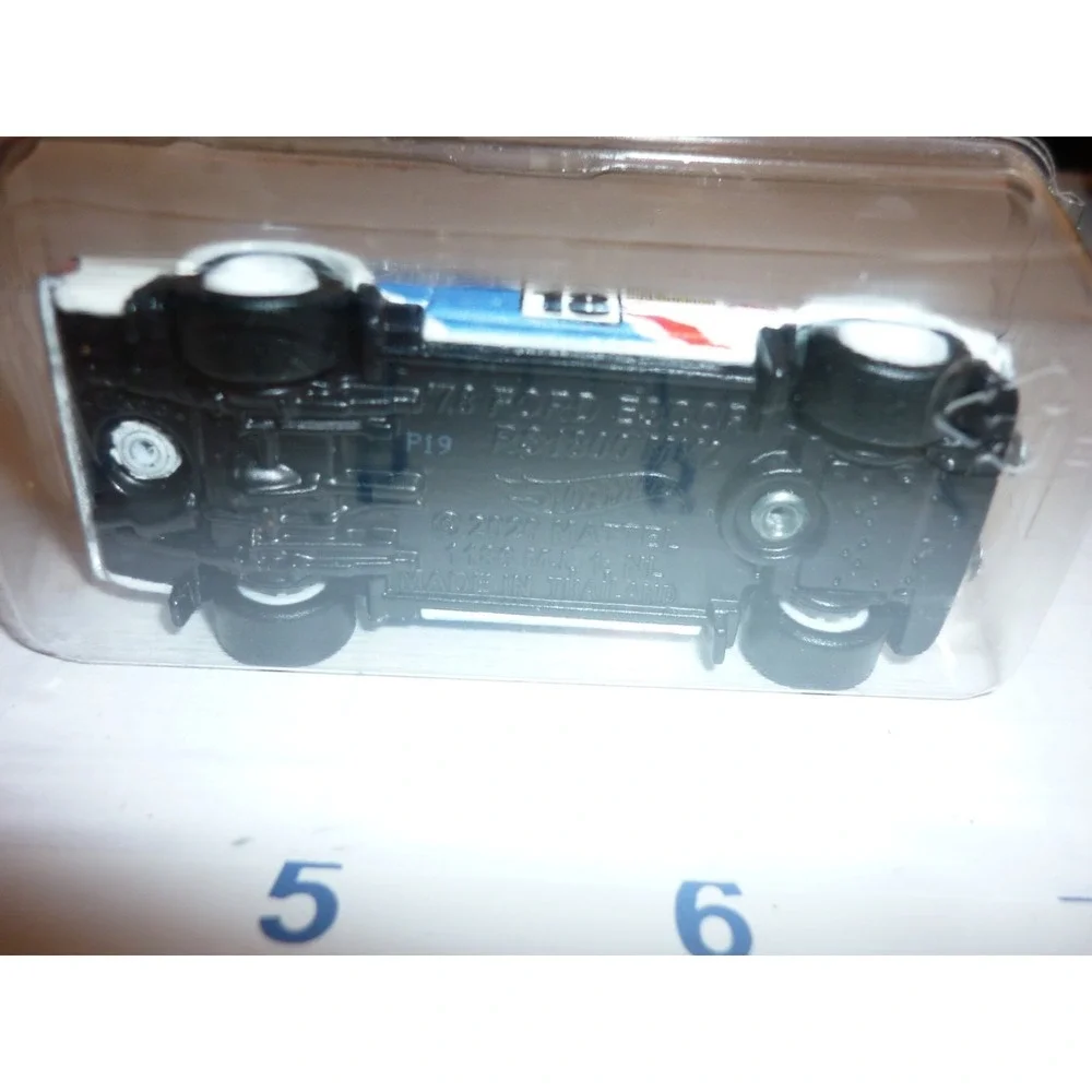 Hot Wheels Team Transport Diorama  Ford Race Team '78‎ Escort RS1800 Real Riders